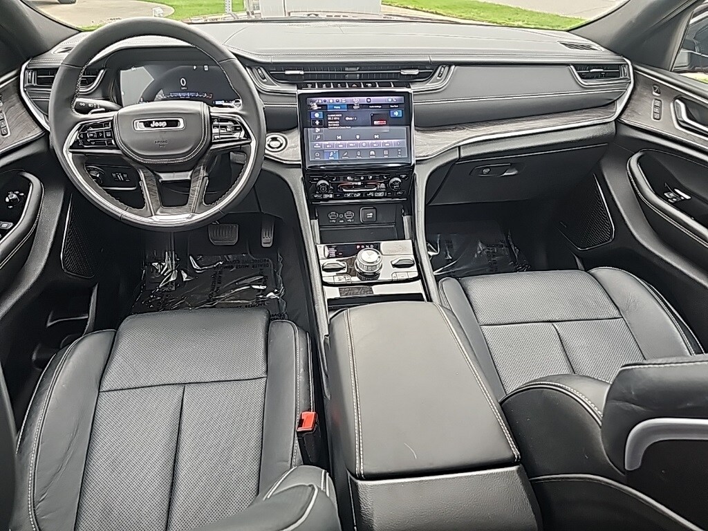 2024 Jeep Grand Cherokee Overland photo 3