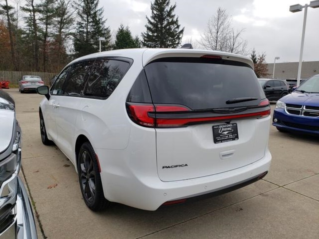 New 2026 Chrysler Pacifica Select Minivan/Van