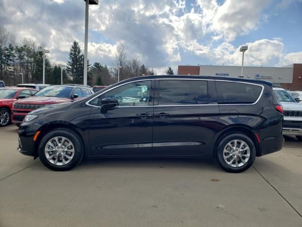 New 2026 Chrysler Pacifica Select Minivan/Van