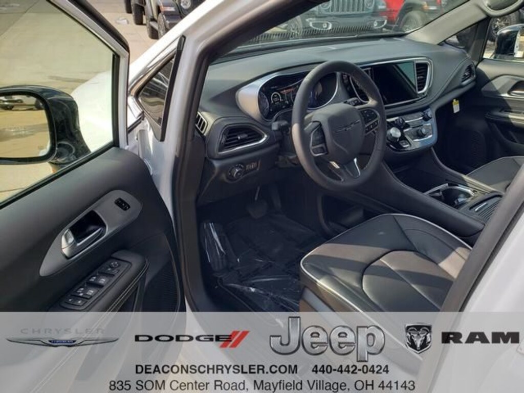 New 2026 Chrysler Pacifica Limited Minivan/Van
