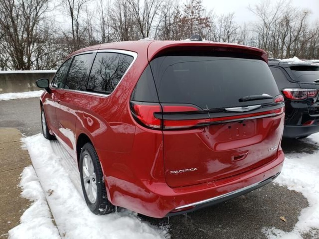 New 2026 Chrysler Pacifica Limited Minivan/Van