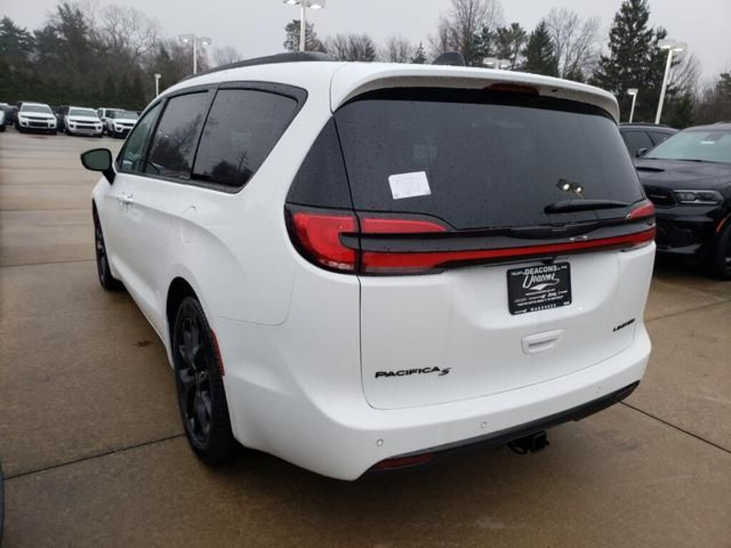 New 2026 Chrysler Pacifica Limited Minivan/Van
