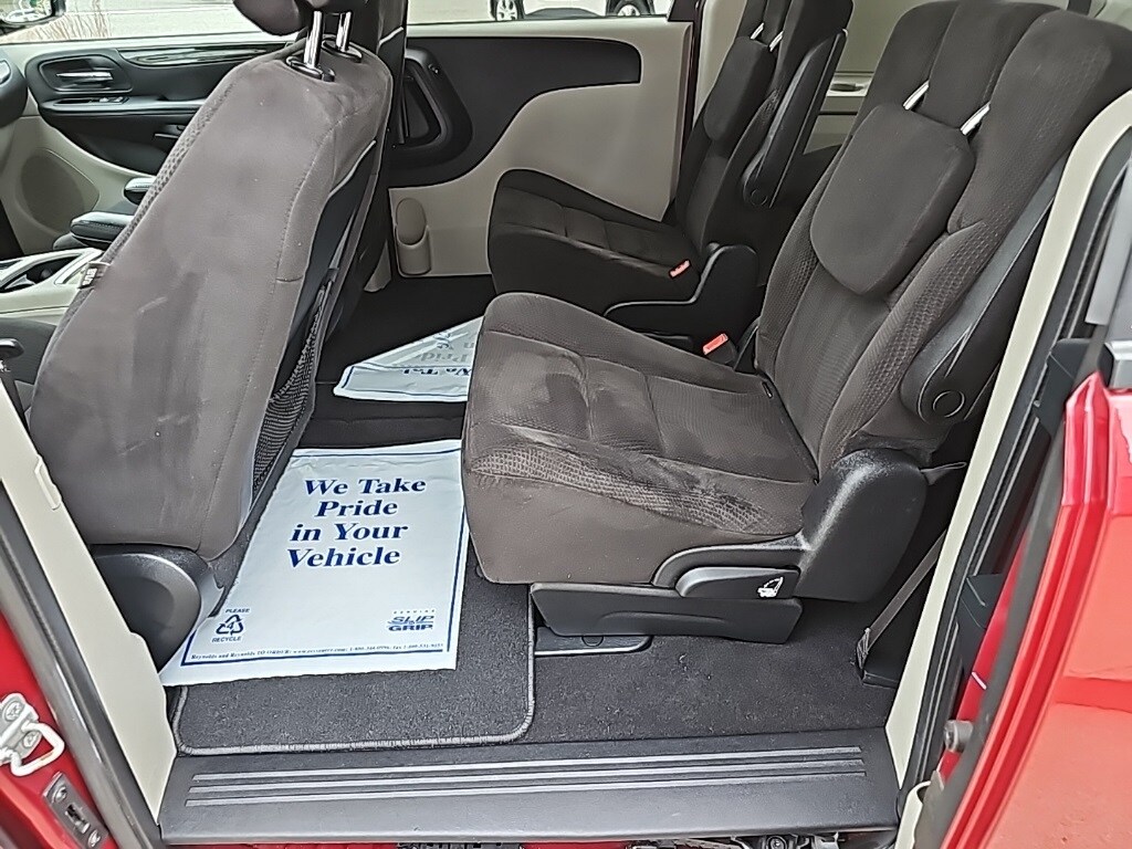 2014 Dodge Grand Caravan SXT photo 3