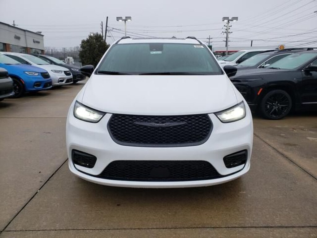 New 2026 Chrysler Pacifica Limited Minivan/Van