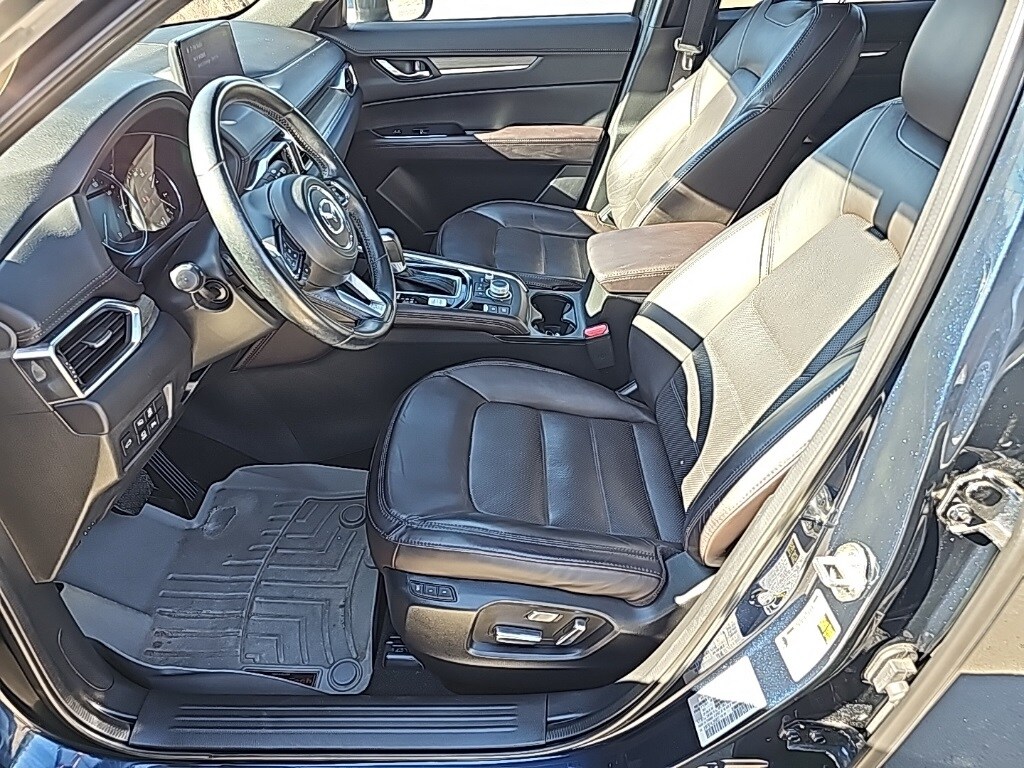 2020 Mazda CX-5 Signature photo 2