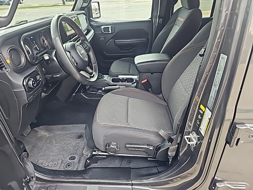 2024 Jeep Gladiator Mojave photo 2