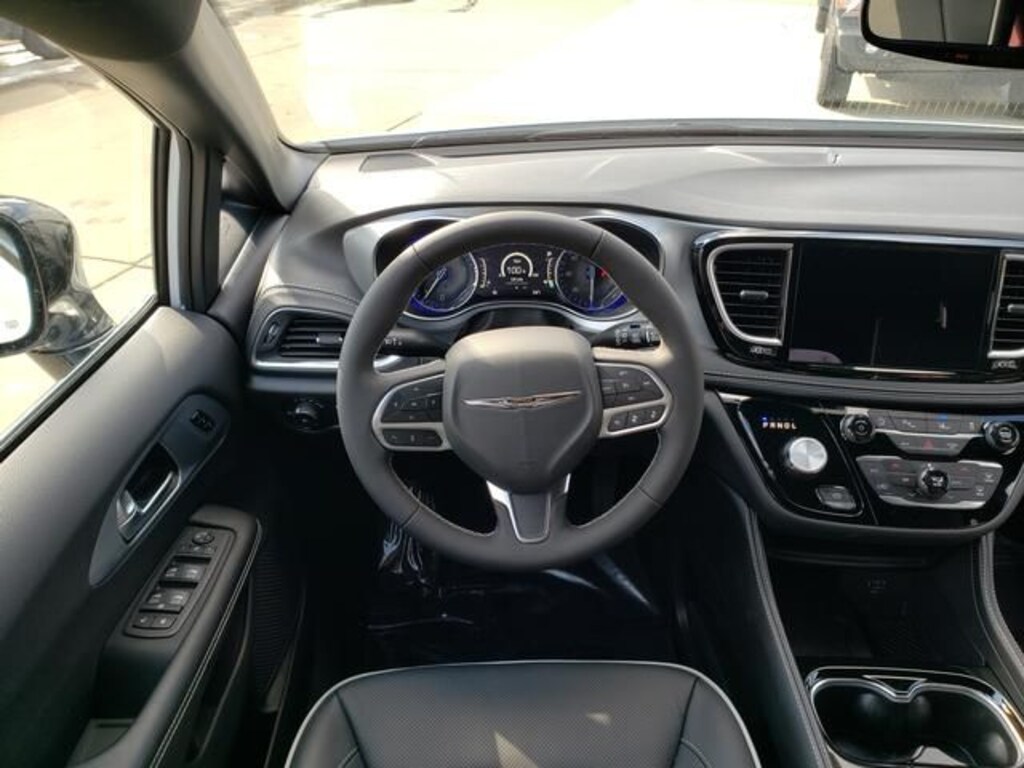 New 2026 Chrysler Pacifica Limited Minivan/Van