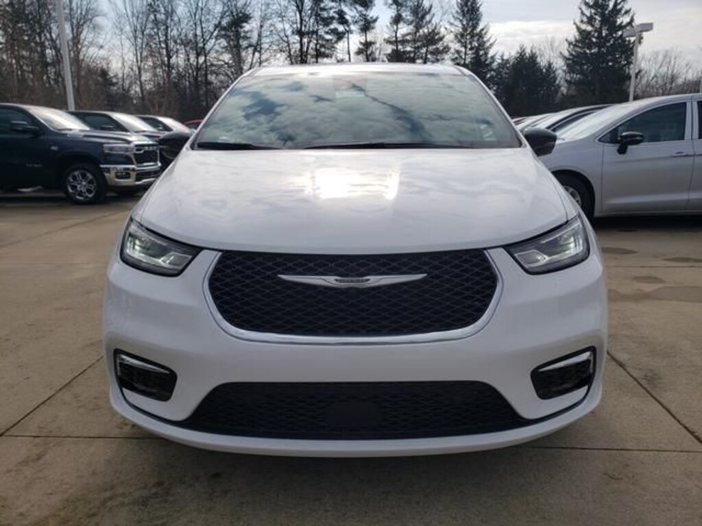 New 2026 Chrysler Pacifica Limited Minivan/Van