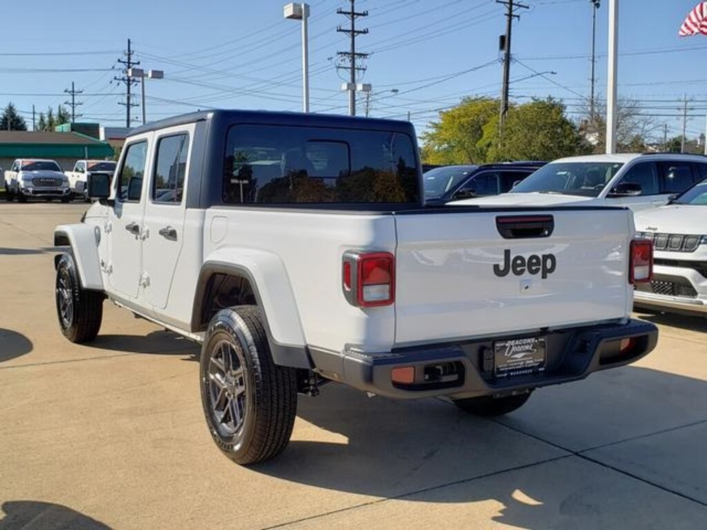 New 2025 Jeep Gladiator Sport Truck