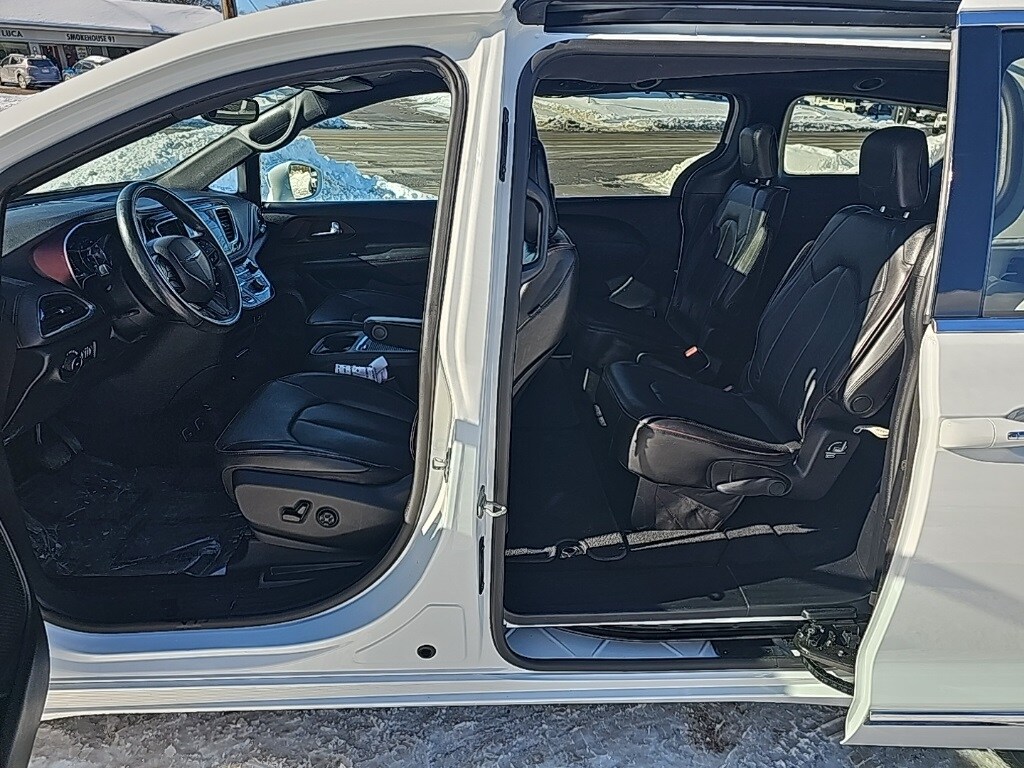 Certified 2020 Chrysler Pacifica Limited Minivan/Van