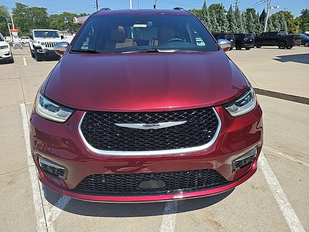 2021 Chrysler Pacifica Pinnacle photo 3