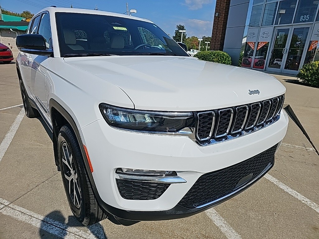 2024 Jeep Grand Cherokee Limited photo 3