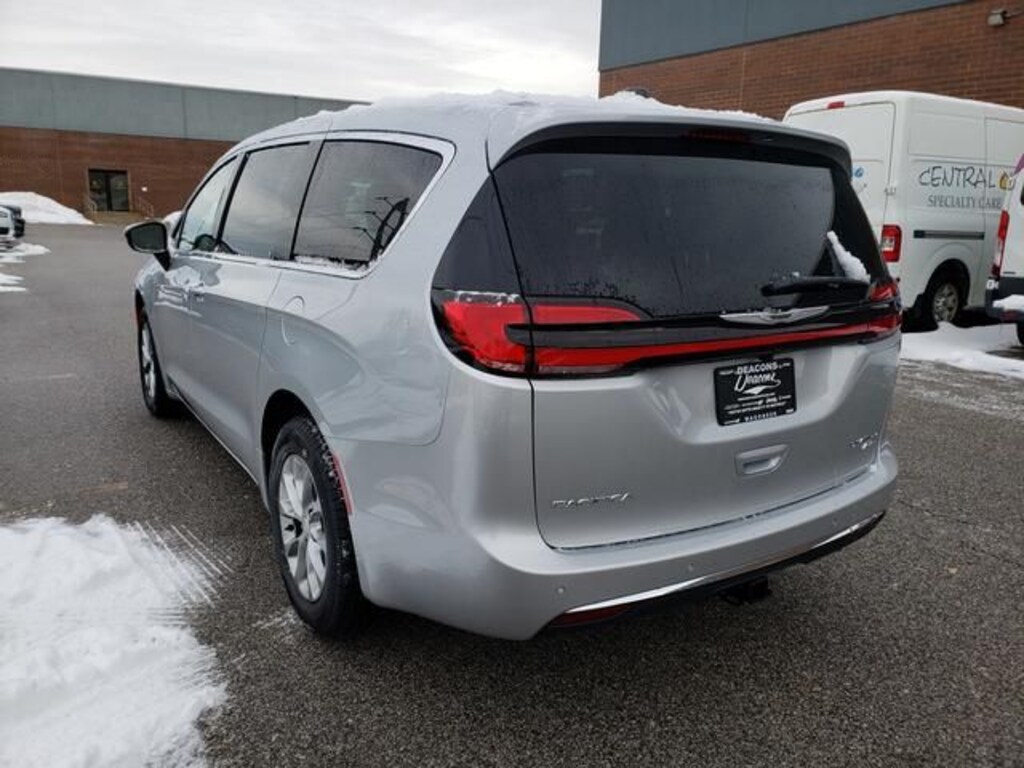New 2026 Chrysler Pacifica Limited Minivan/Van
