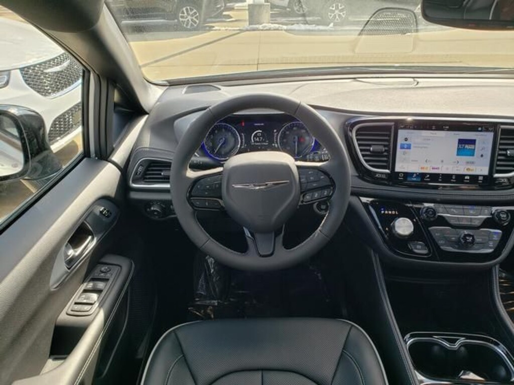 New 2026 Chrysler Pacifica Limited Minivan/Van