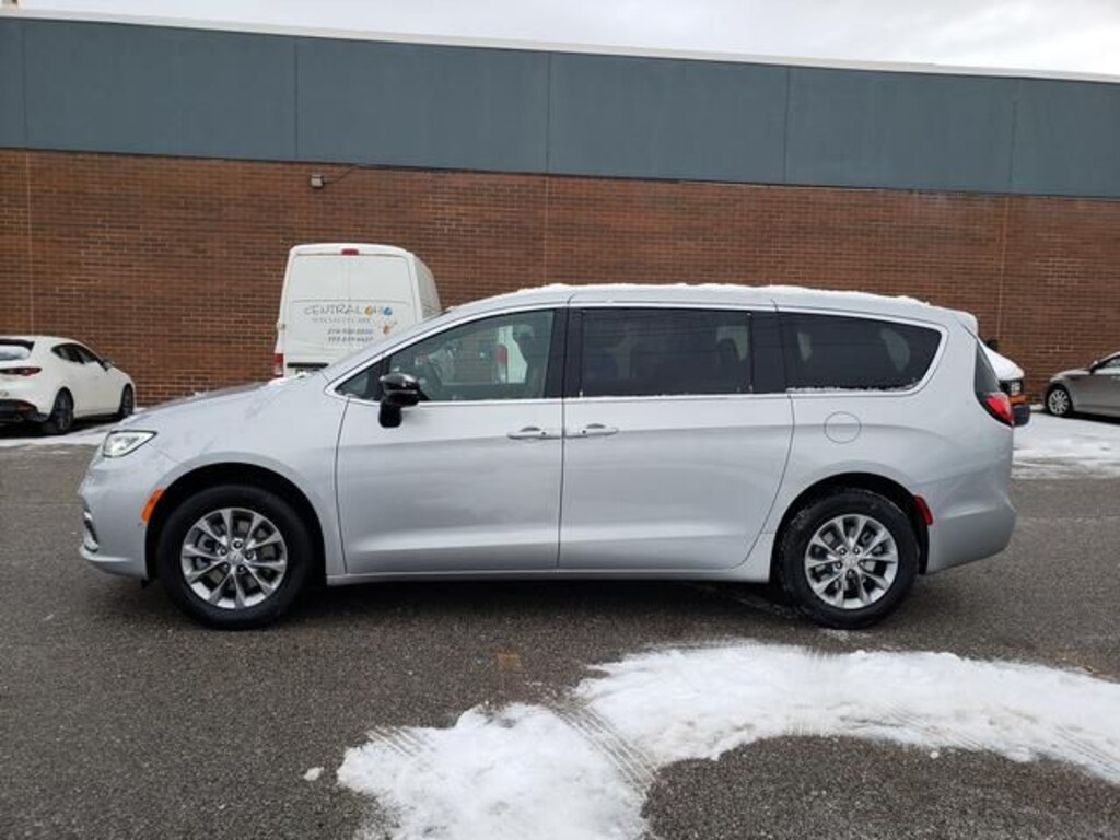 New 2026 Chrysler Pacifica Limited Minivan/Van