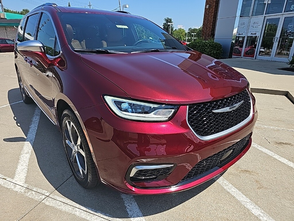 2021 Chrysler Pacifica Pinnacle photo 2
