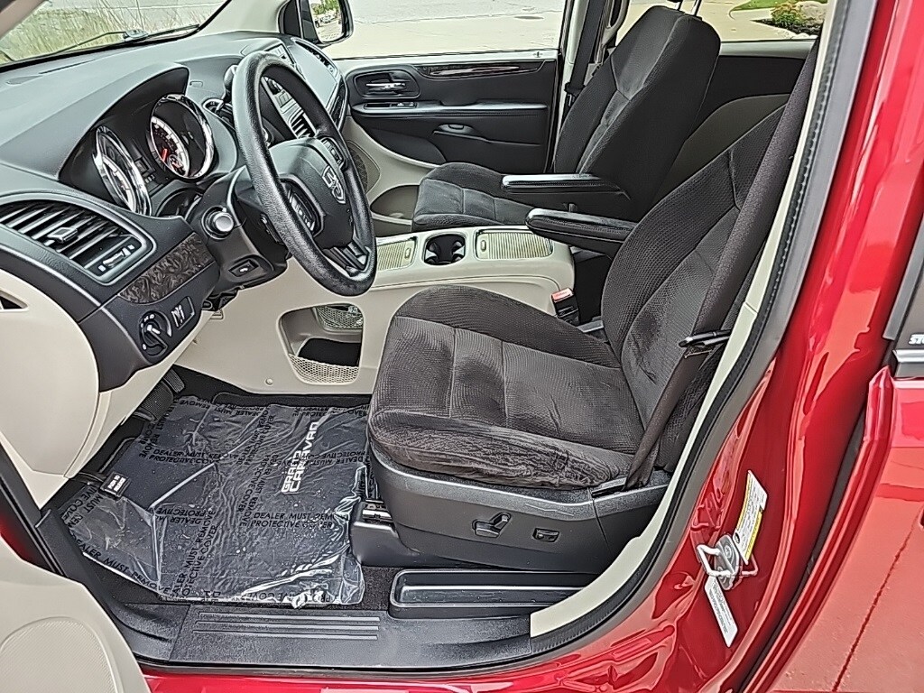 2014 Dodge Grand Caravan SXT photo 2