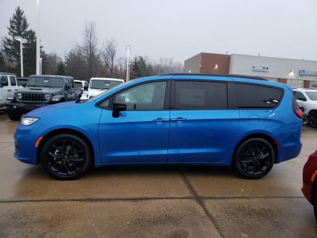 New 2026 Chrysler Pacifica Select Minivan/Van