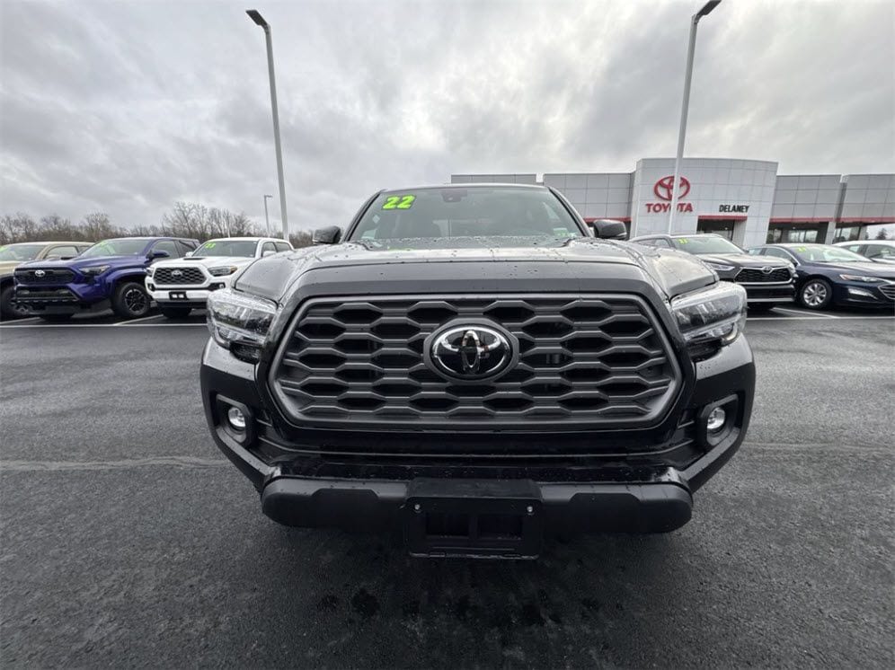 Used 2022 Toyota Tacoma TRD Off Road with VIN 3TMCZ5AN3NM493042 for sale in Burlington, VT