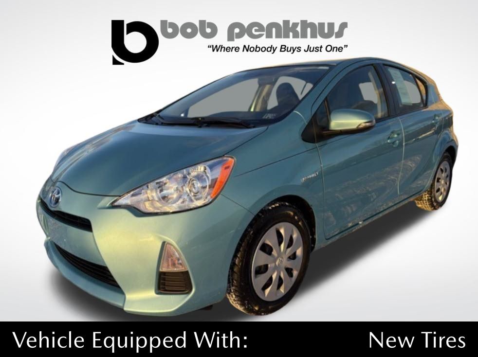 2013 Toyota Prius c Two's photo