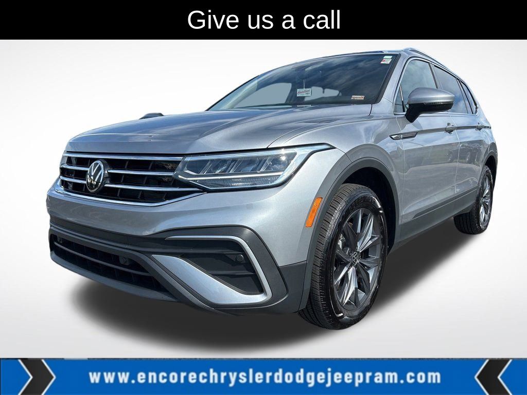 2023 Volkswagen Tiguan SE's photo