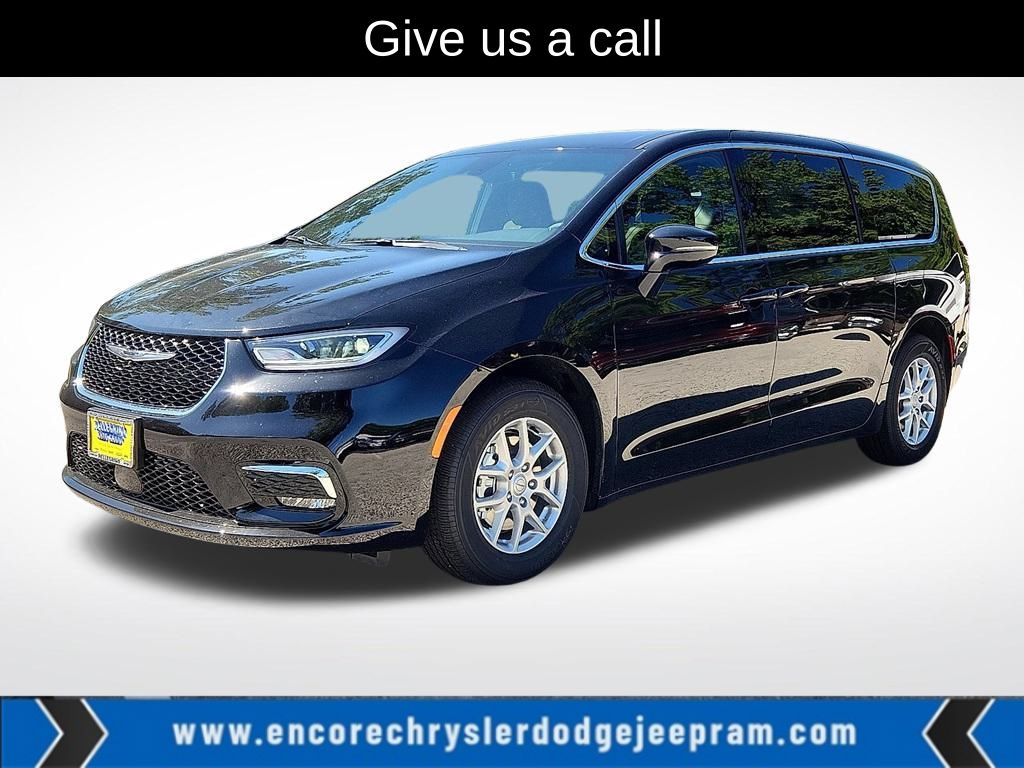 2026 Chrysler Pacifica Select's photo