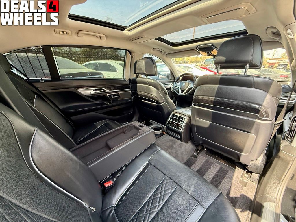 2017 BMW 7 Series 740i - Photo 36
