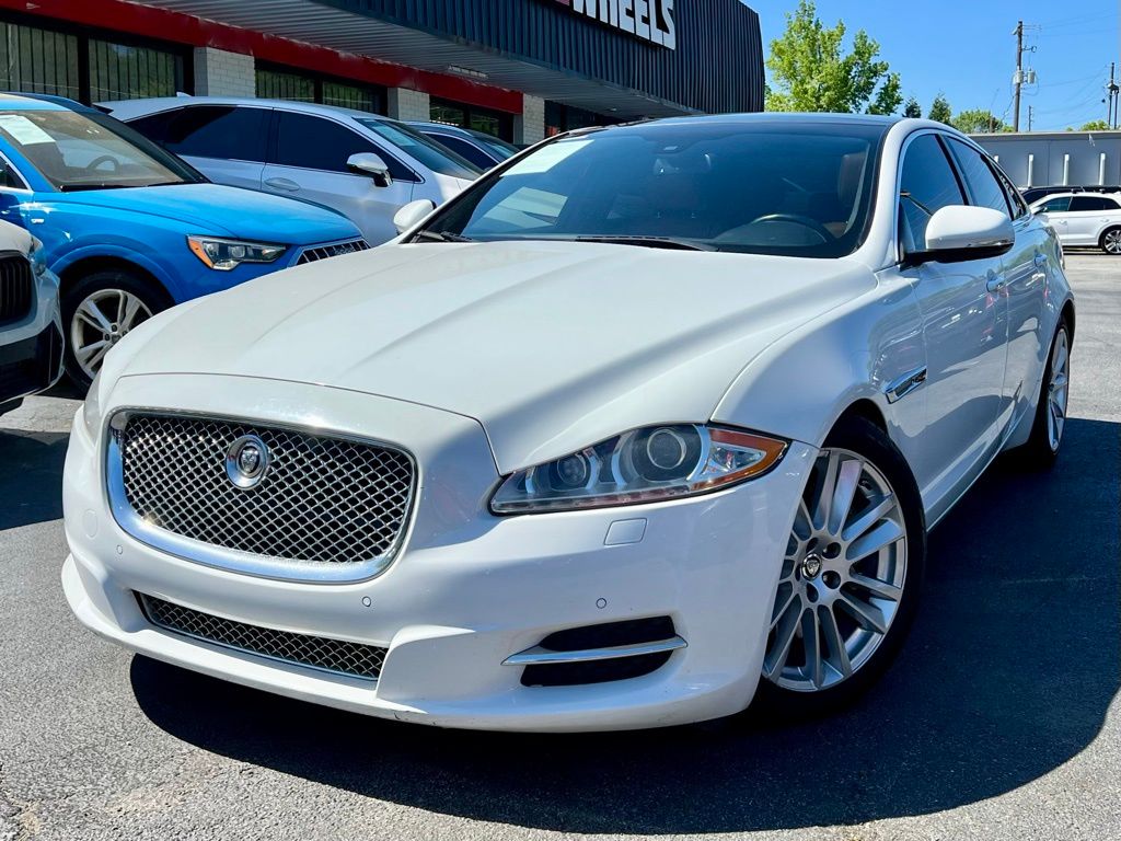 2013 Jaguar XJ Base