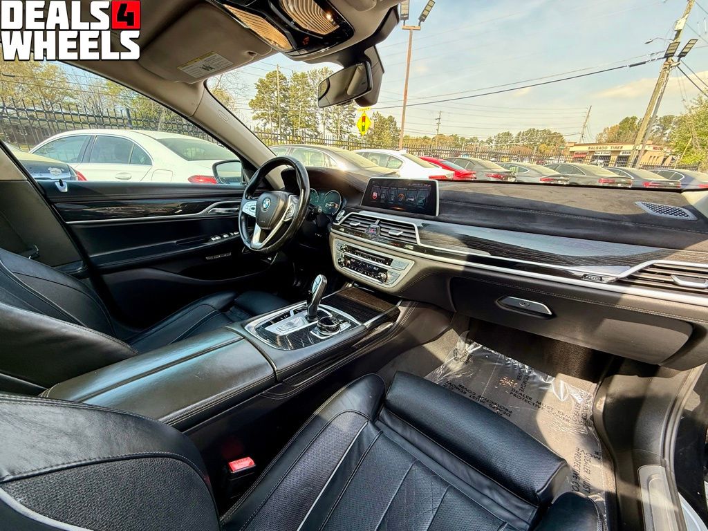 2017 BMW 7 Series 740i - Photo 33