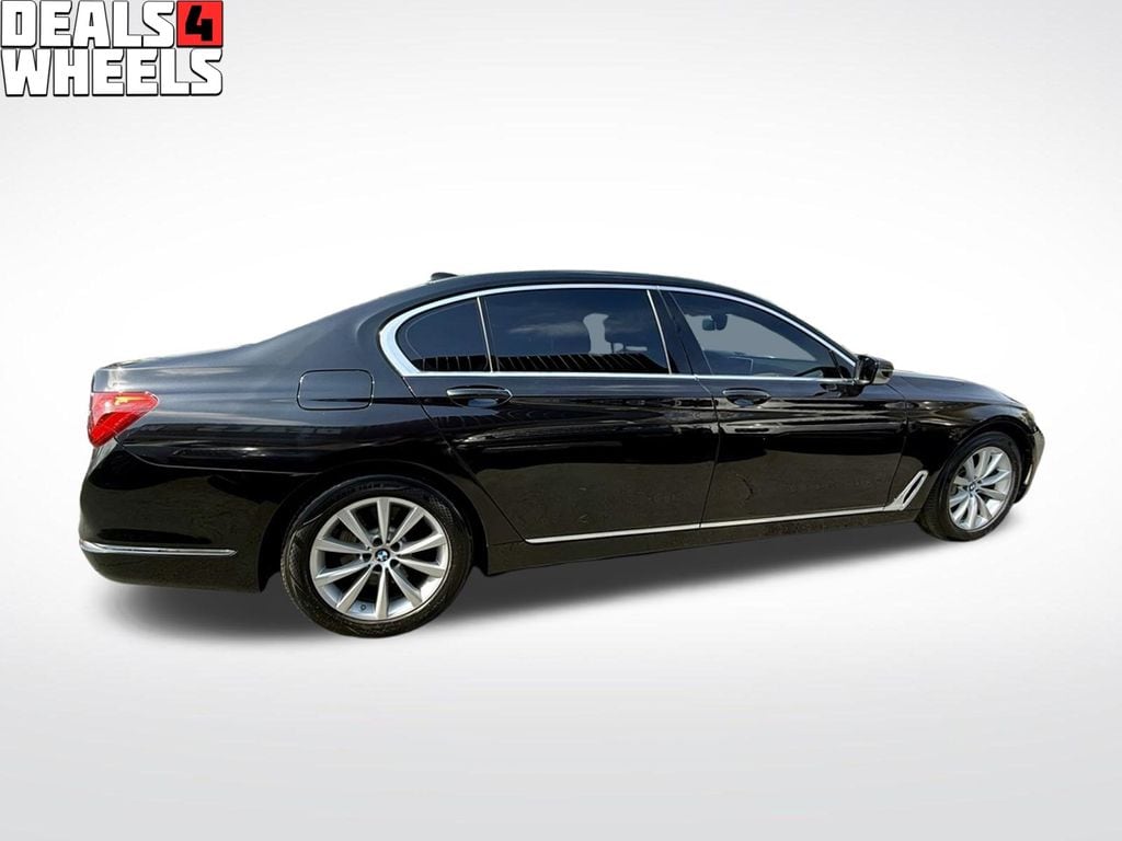 2017 BMW 7 Series 740i - Photo 8