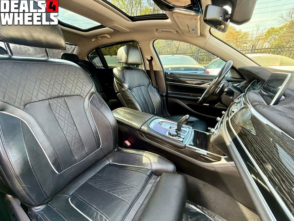 2017 BMW 7 Series 740i - Photo 32