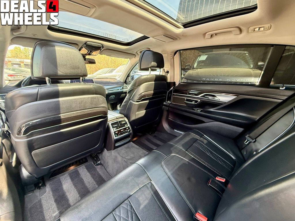 2017 BMW 7 Series 740i - Photo 40