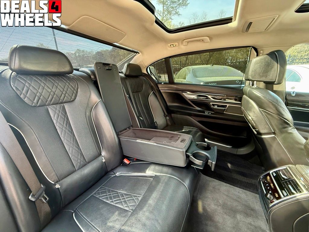 2017 BMW 7 Series 740i - Photo 37
