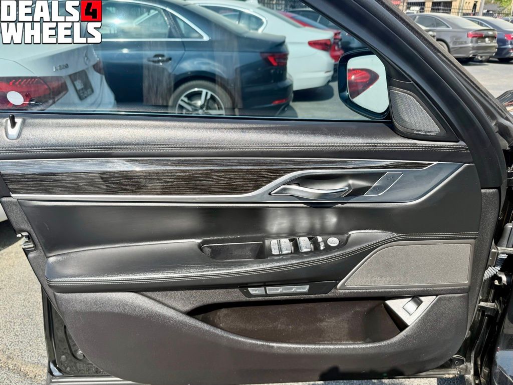 2017 BMW 7 Series 740i - Photo 14