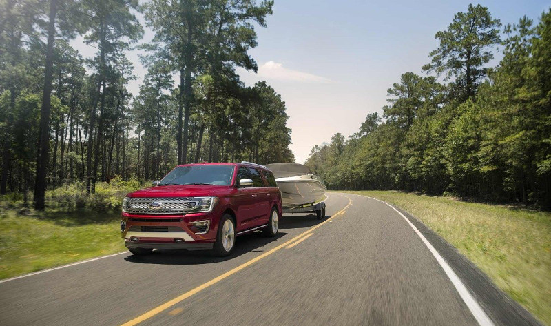 2018 Ford Expedition tows boat