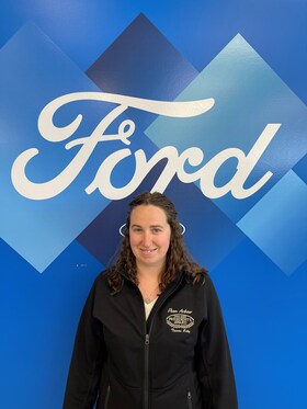 Staff member Lauren Hurley from ID_046f296b28b0