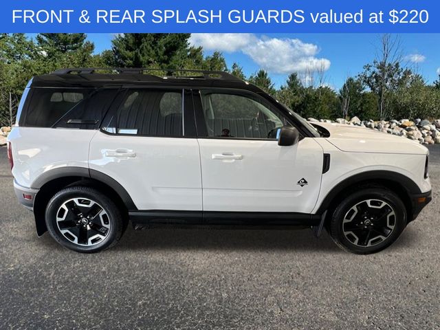 2022 Ford Bronco Sport Outer Banks photo 2