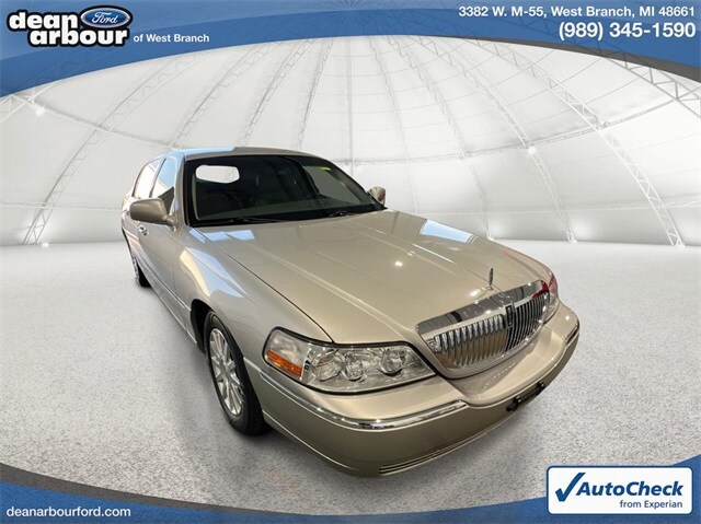 Used 2007 Lincoln Town Car Signature with VIN 1LNHM81V37Y631302 for sale in West Branch, MI