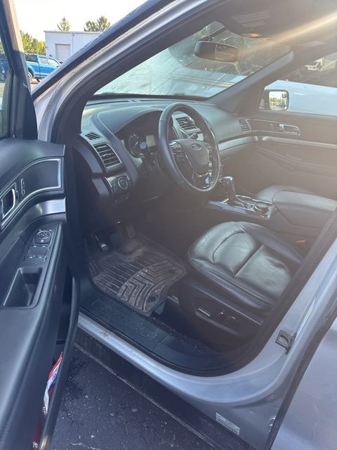 2018 Ford Explorer XLT photo 3