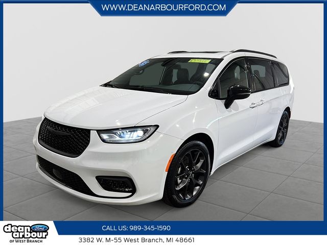 2025 Chrysler Pacifica Limited's photo