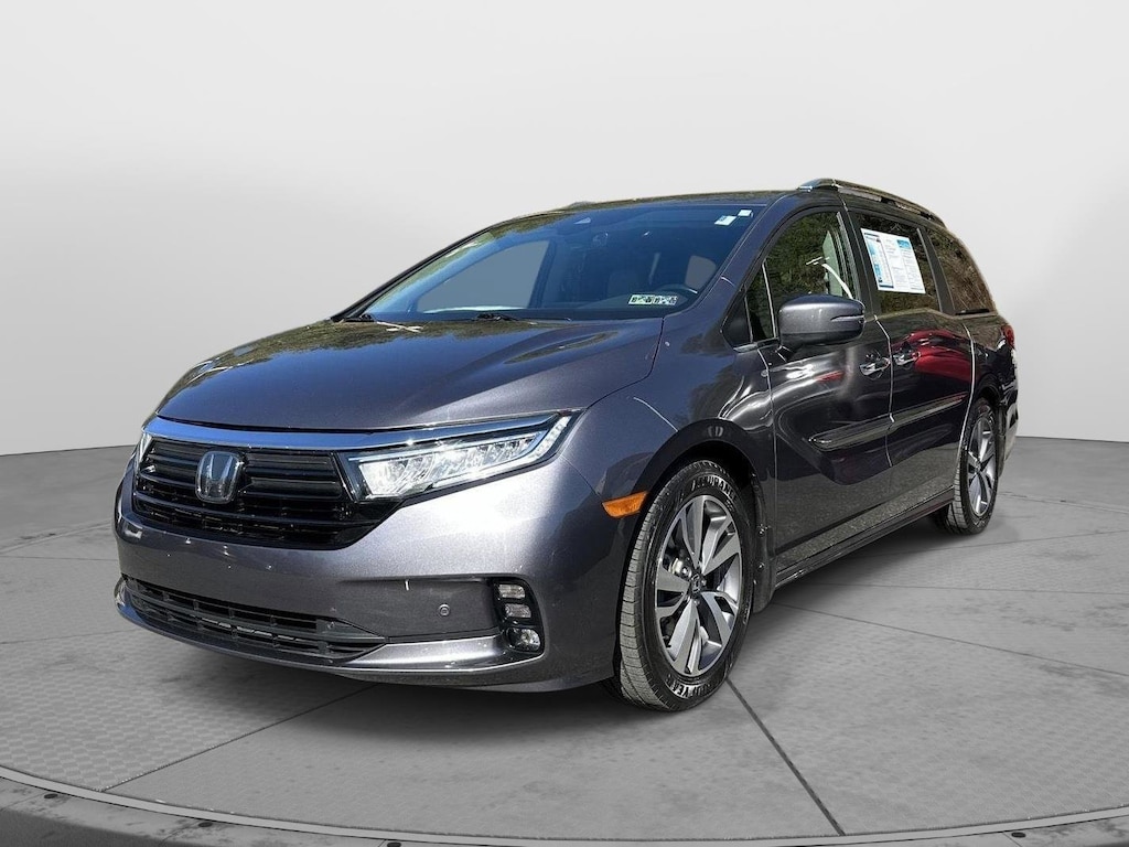 2022 Honda Odyssey Touring photo 2