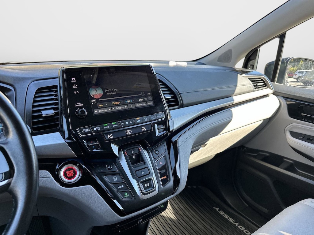 2022 Honda Odyssey Touring photo 17