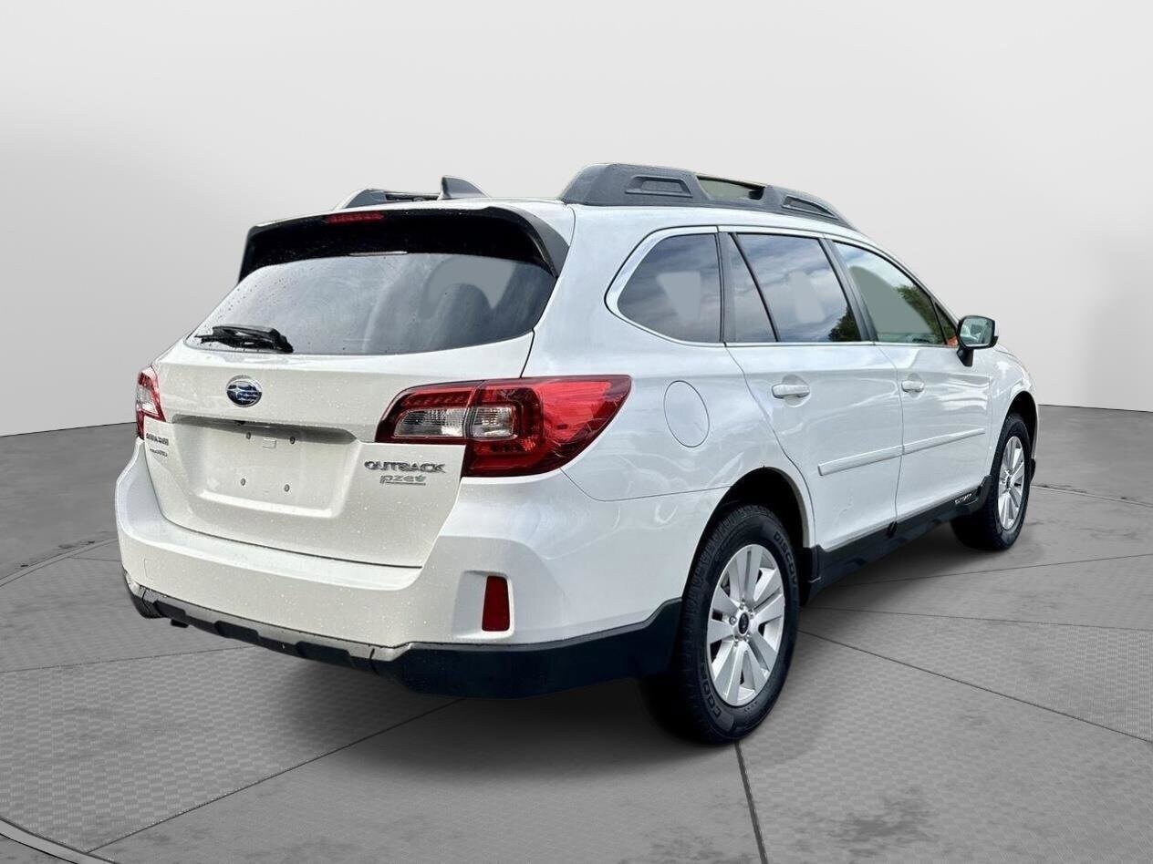 2017 Subaru Outback Premium photo 4