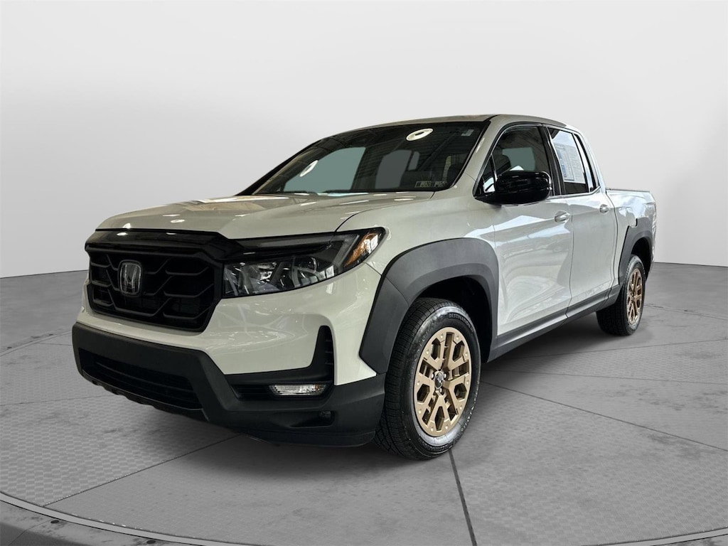 2021 Honda Ridgeline Sport photo 2