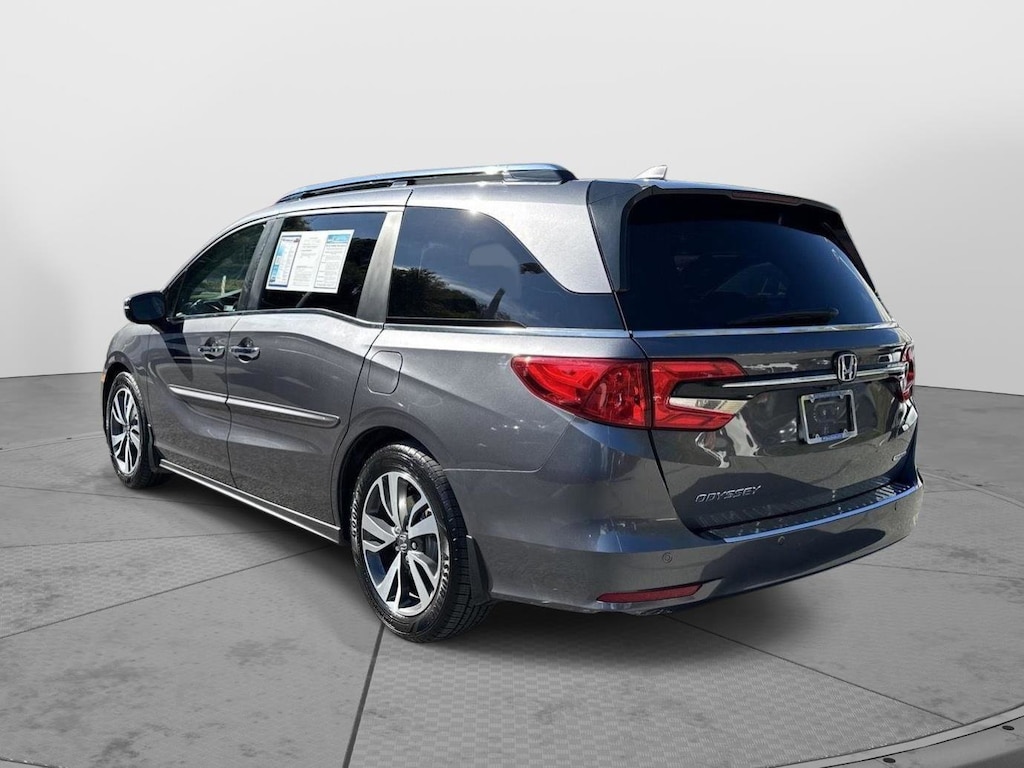 2022 Honda Odyssey Touring photo 3