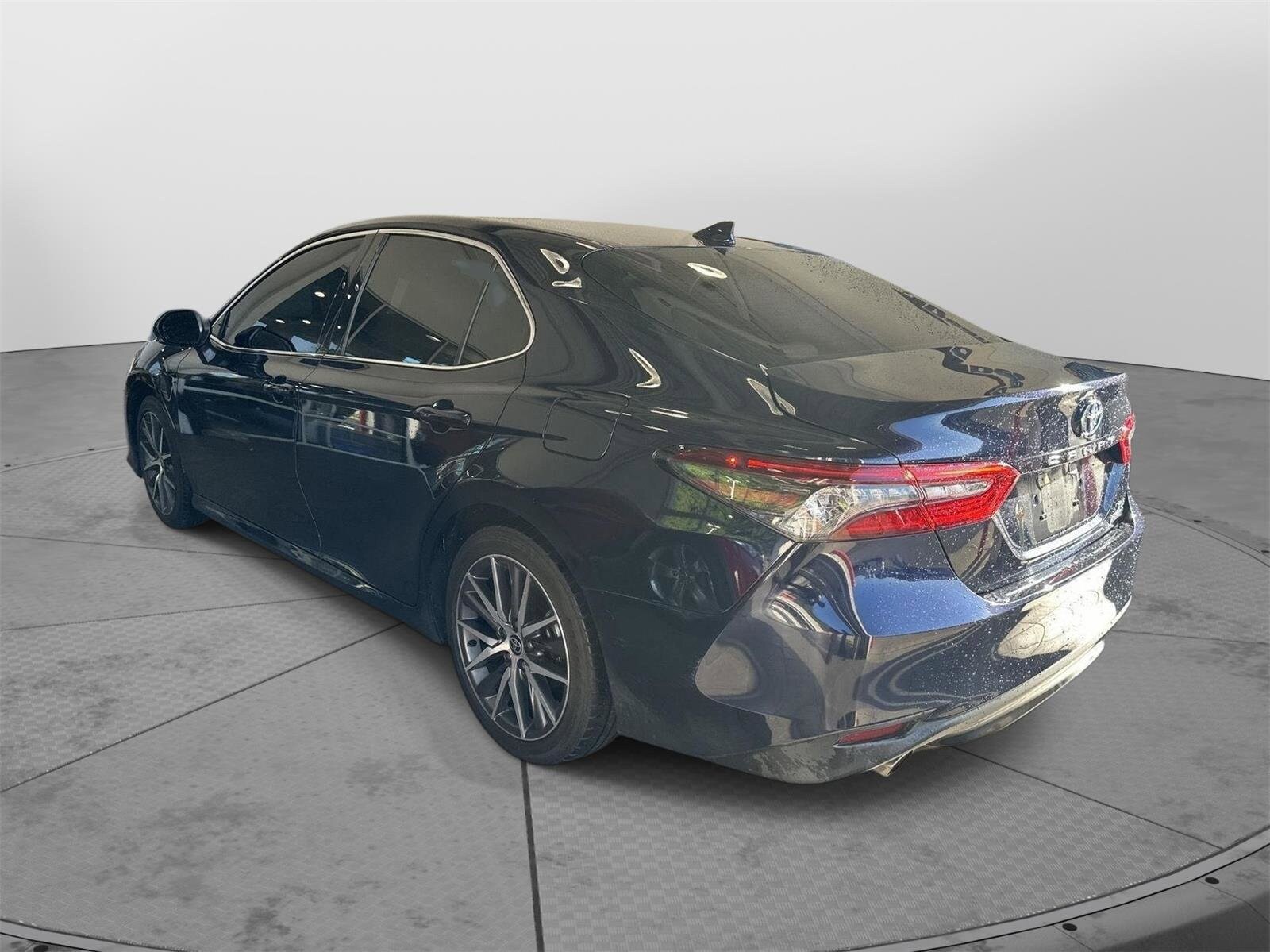 2022 Toyota Camry Hybrid XLE photo 3