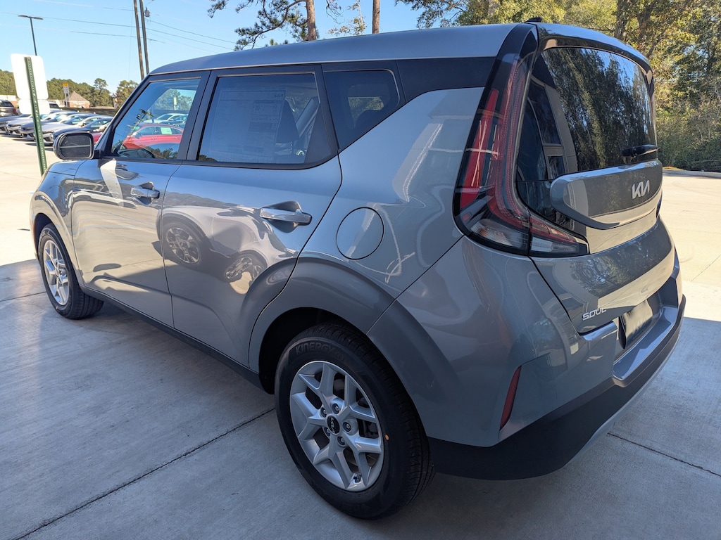 New 2025 Kia Soul LX Hatchback