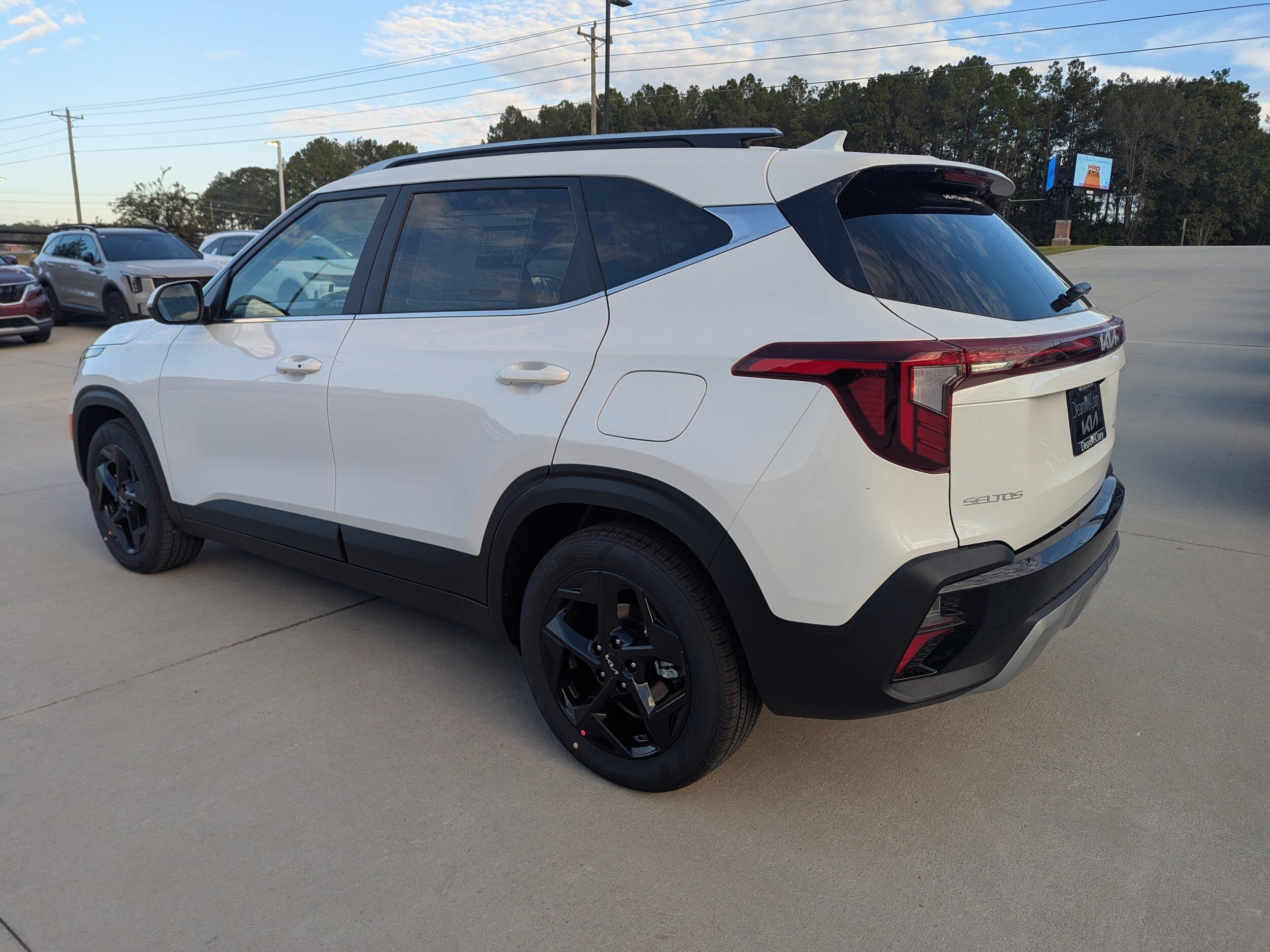 2026 Kia Seltos EX photo 2