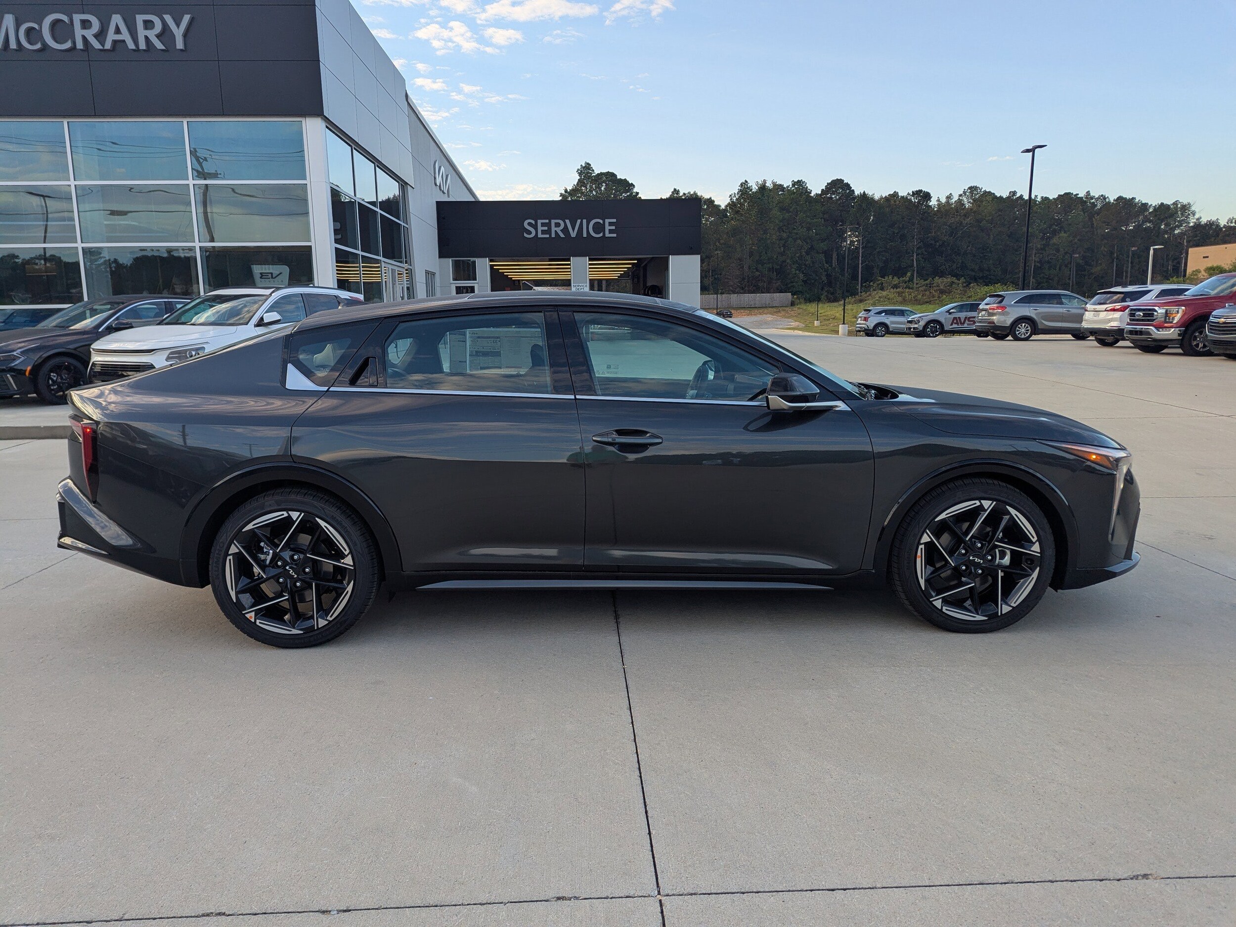 2025 Kia K4 GT-Line photo 2
