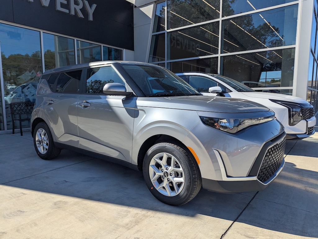 New 2025 Kia Soul LX Hatchback